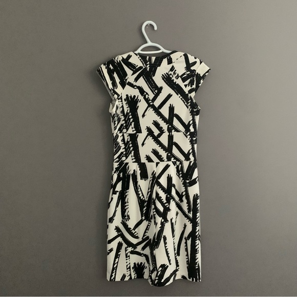 B. Smart Size 8 Black and White Patterned Dress - Picture 4 of 10